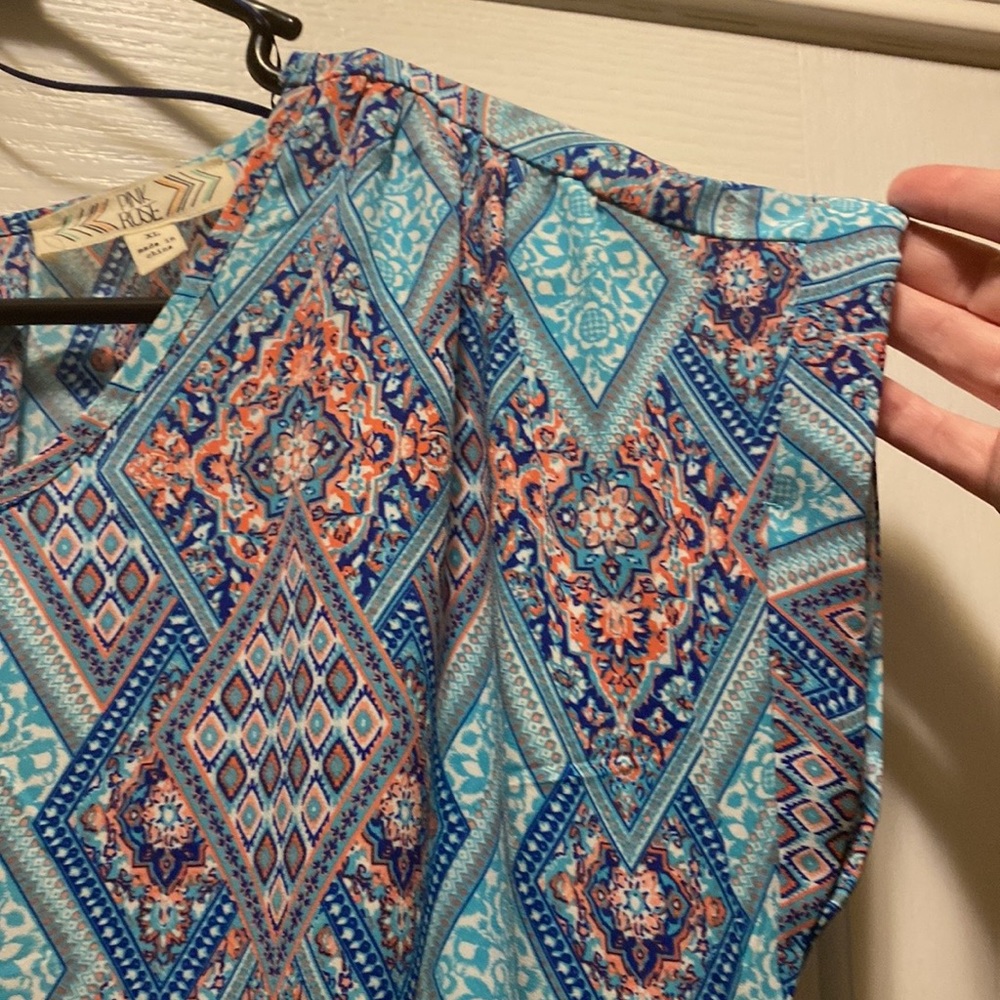 *5/$20* Cute blouse 🩵 - Picture 4 of 6
